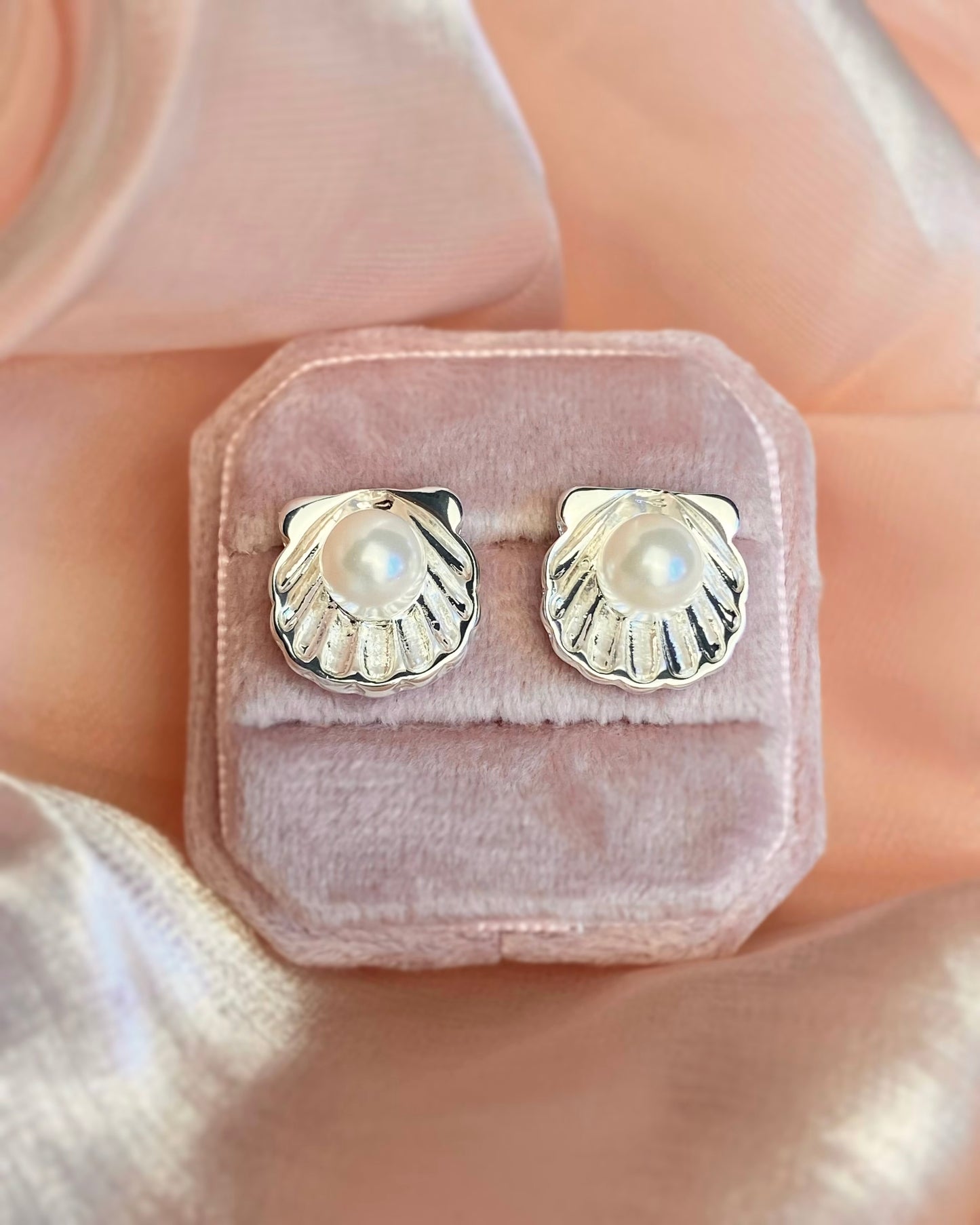Seashell Stud Earrings | ☾240