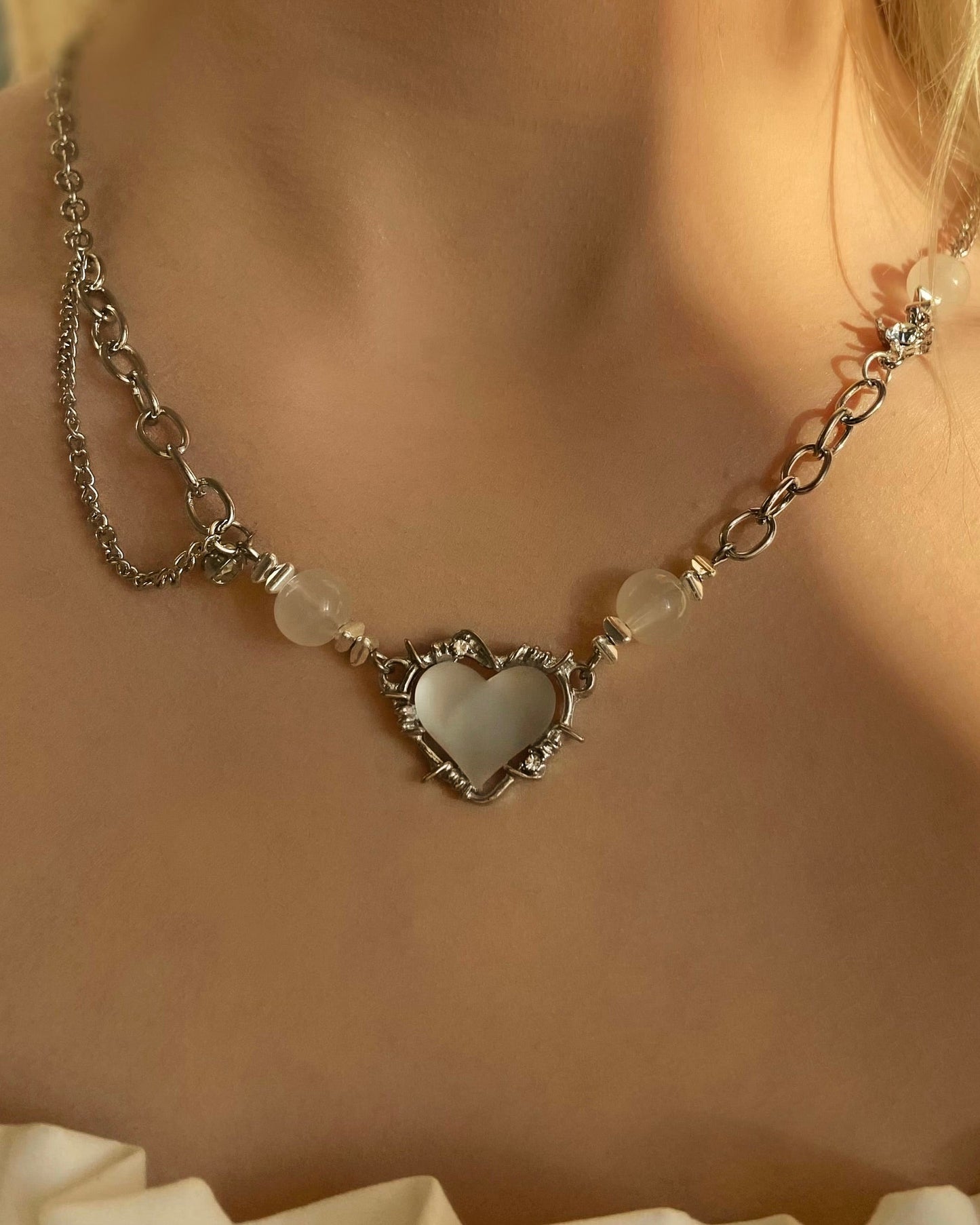 White Barbed Wire Heart Necklace | ☾004
