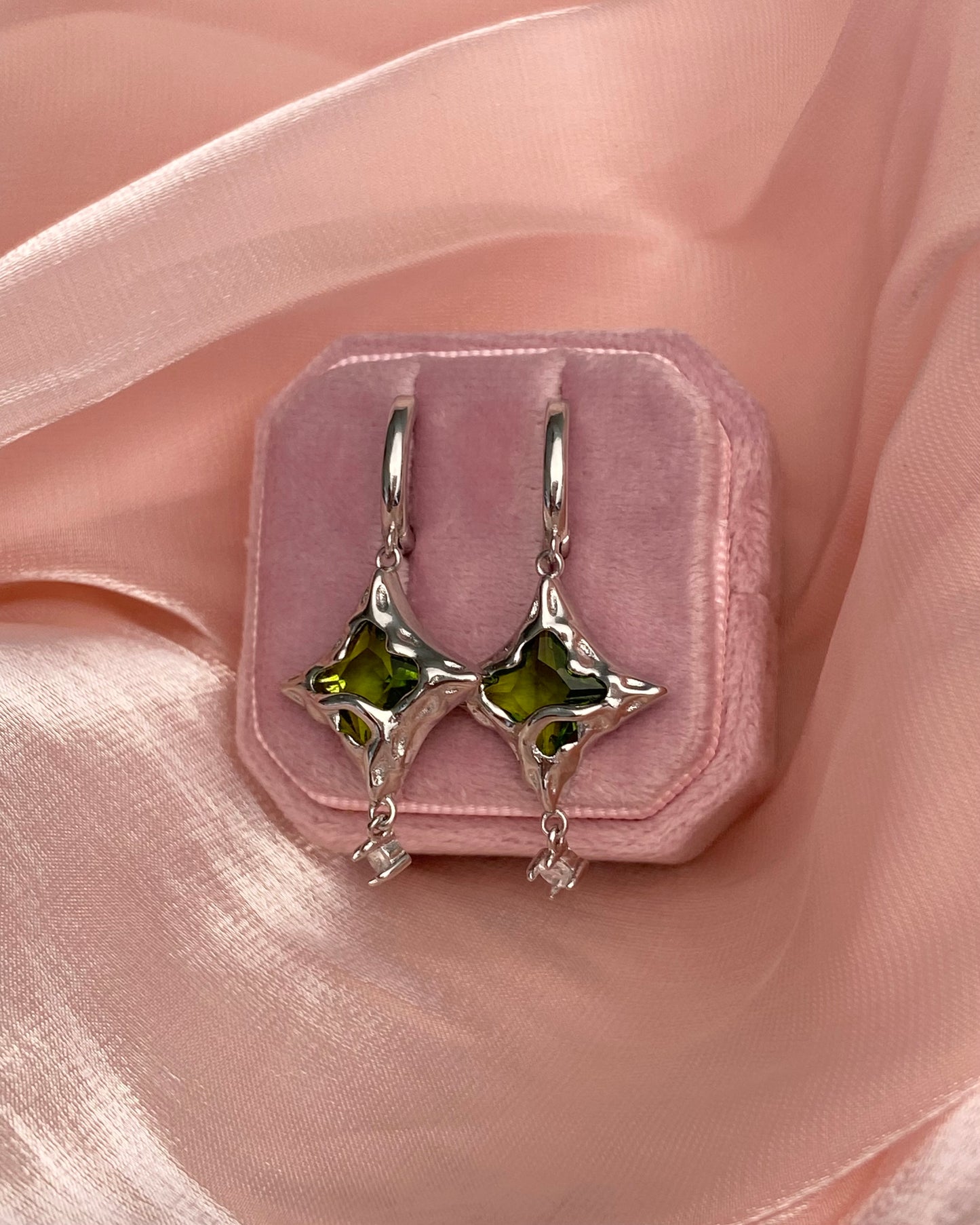 Green Star Drop Earrings | ☾193