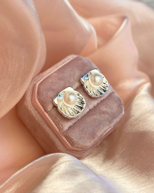 Seashell Stud Earrings | ☾240