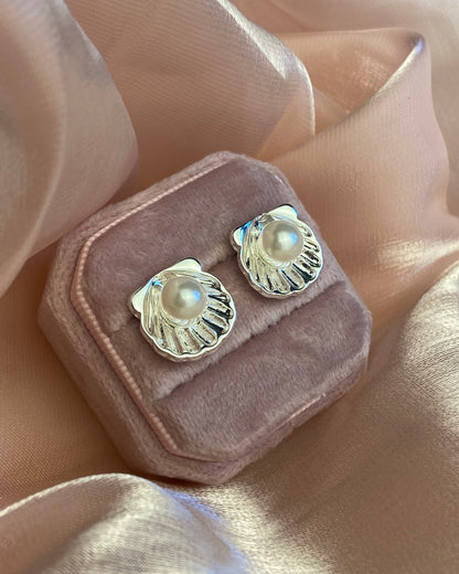 Seashell Stud Earrings | ☾240