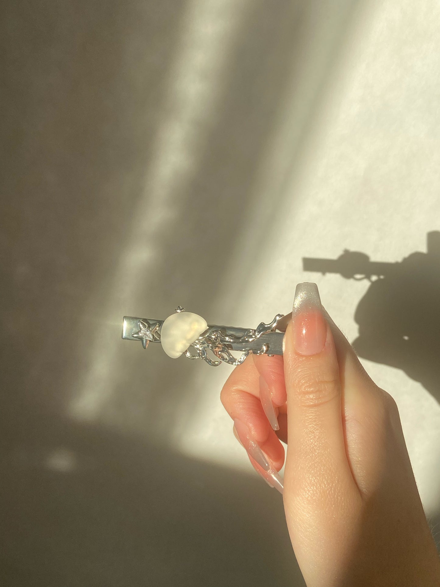 White Jellyfish Hairclip | ☾012