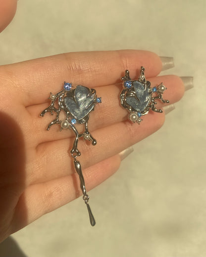 Blue Seashell Asymmetrical Earrings | ☾102