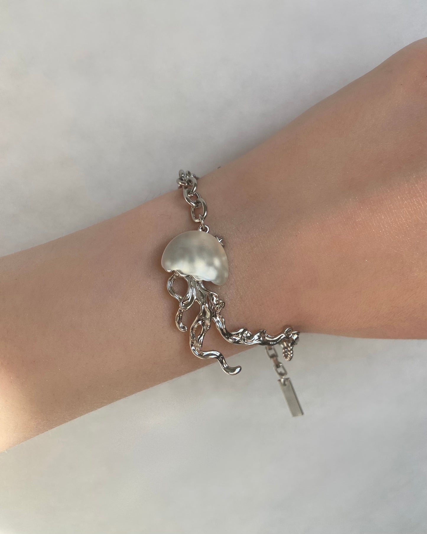 White Jellyfish Bracelet | ☾042