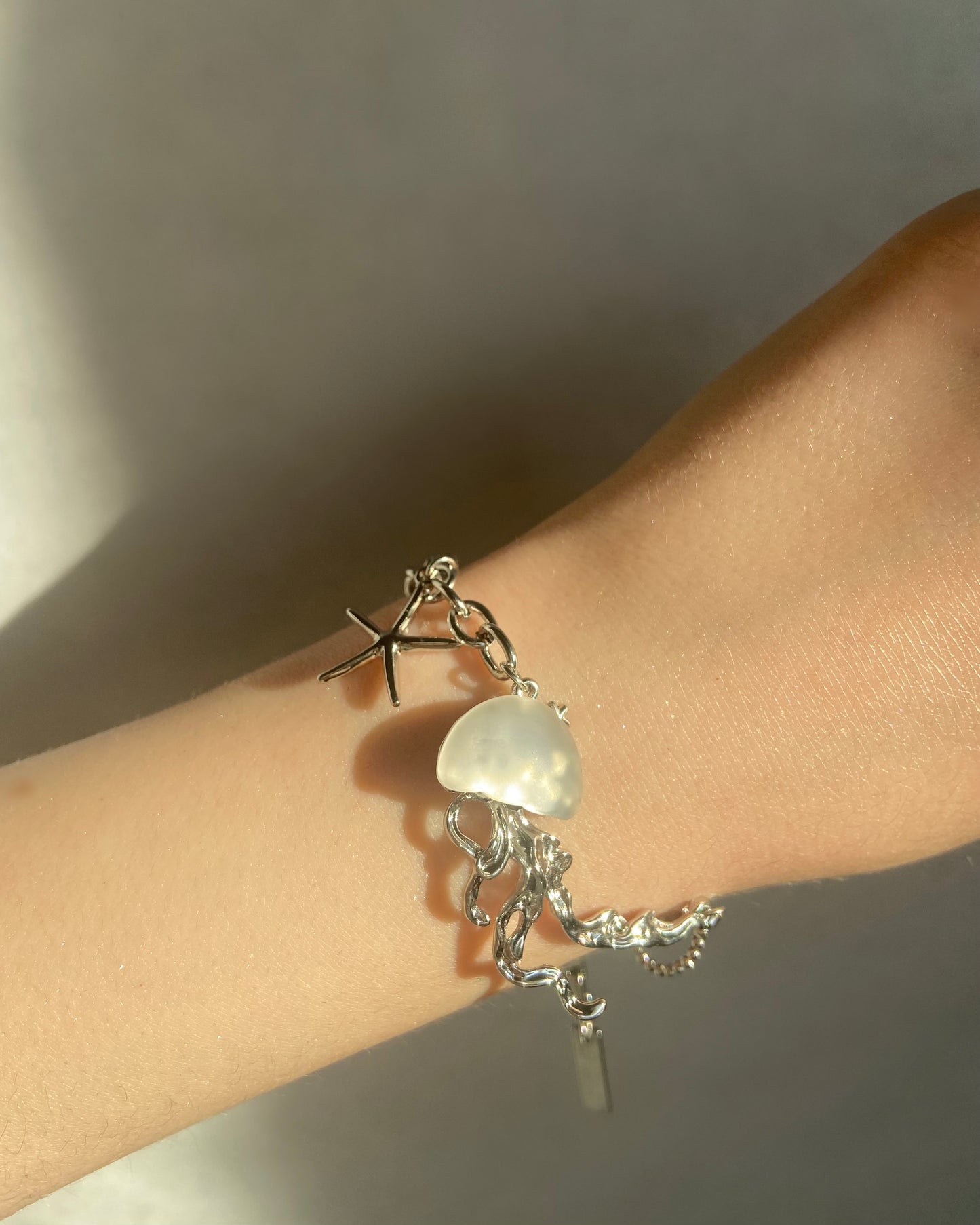 White Jellyfish Bracelet | ☾042