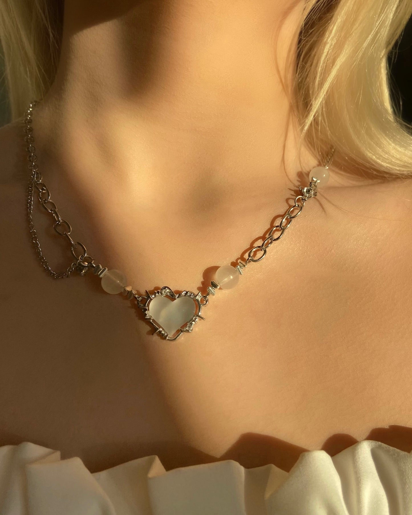 White Barbed Wire Heart Necklace | ☾004