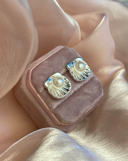 Seashell Stud Earrings | ☾240