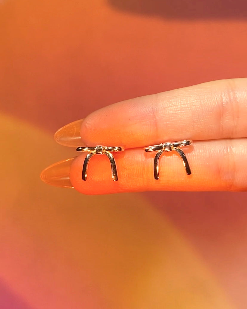 Minimalist Ribbon Stud Earrings | ☾188