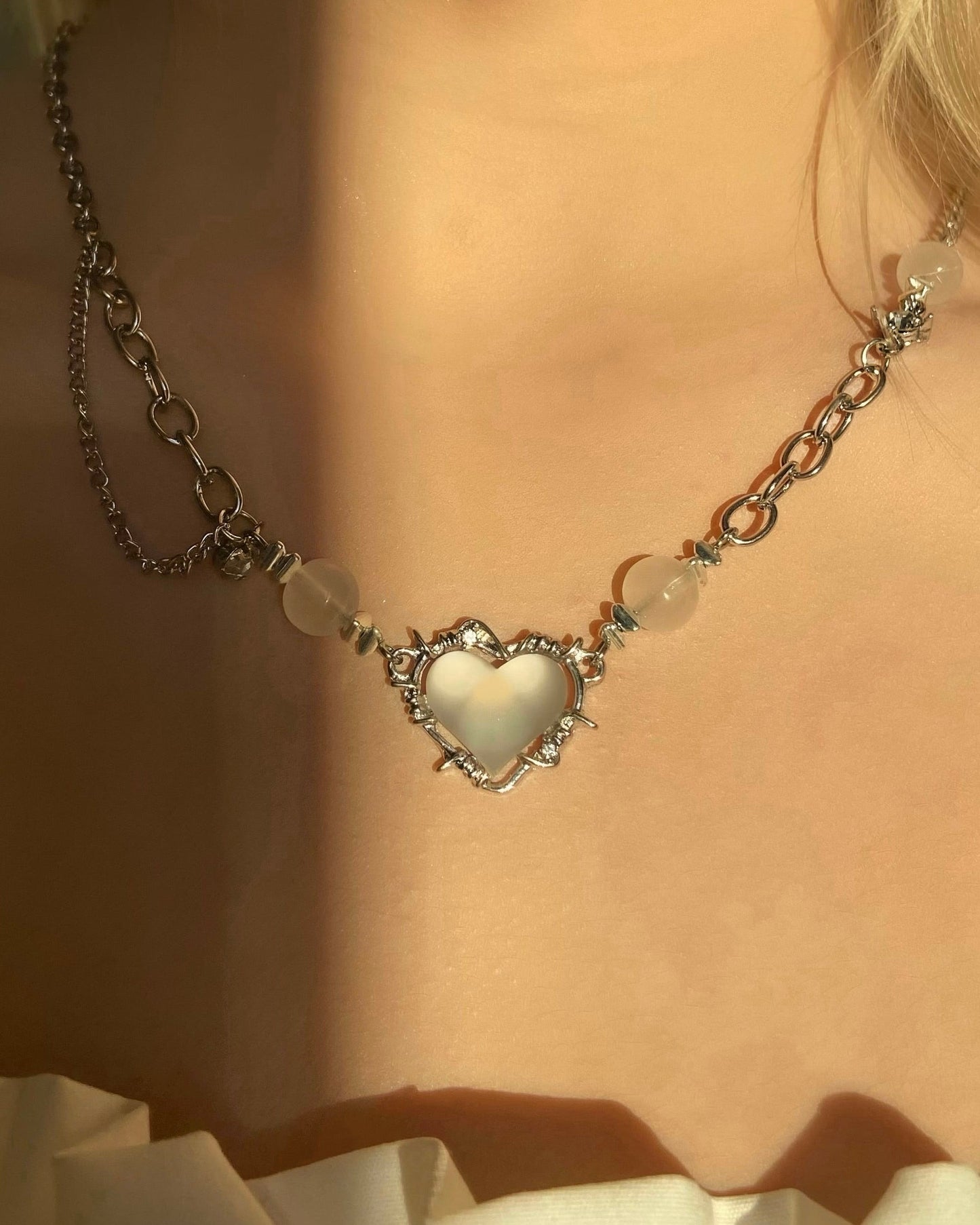 White Barbed Wire Heart Necklace | ☾004