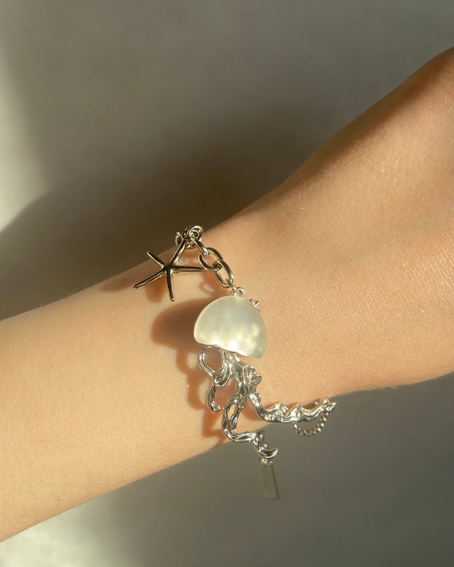 White Jellyfish Bracelet | ☾042