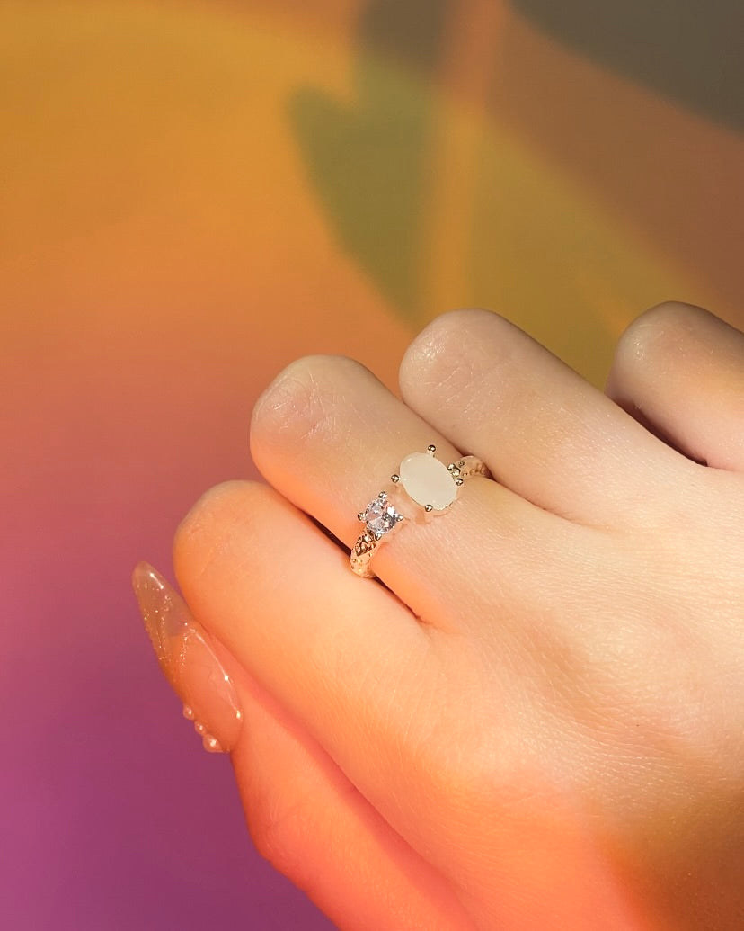 Dainty White Moonstone Ring | ☾031